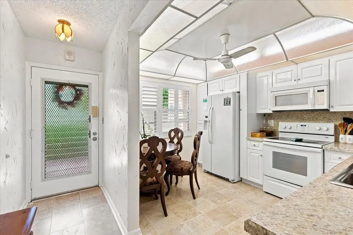 2304 LUCAYA Lane # C1, Coconut Creek FL 33066 photo 3