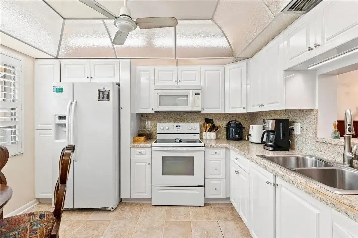 2304 LUCAYA Lane # C1, Coconut Creek FL 33066 photo 4