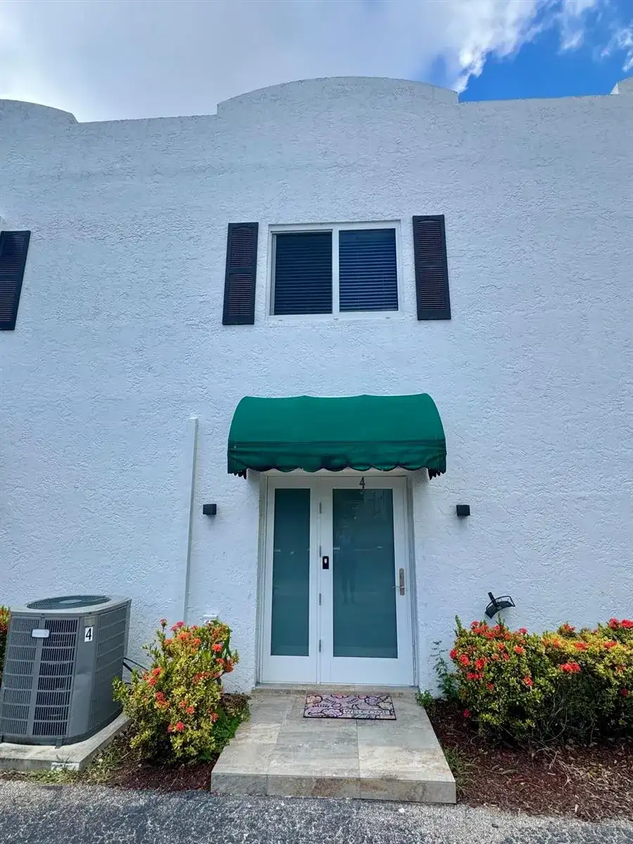 690 SE 23RD Avenue # 4, Pompano Beach FL 33062 photo 2