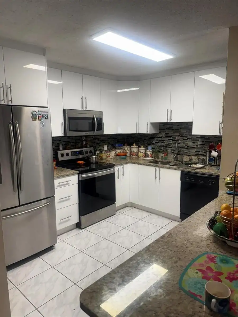 3526 LA PALMAS Court # 1, FL 33463 photo 5