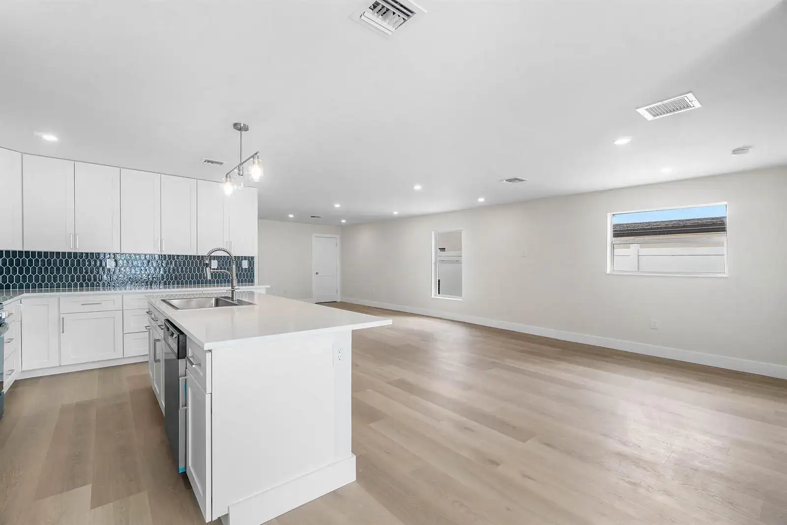 325 SW 8TH Avenue, Delray Beach FL 33444 photo 4