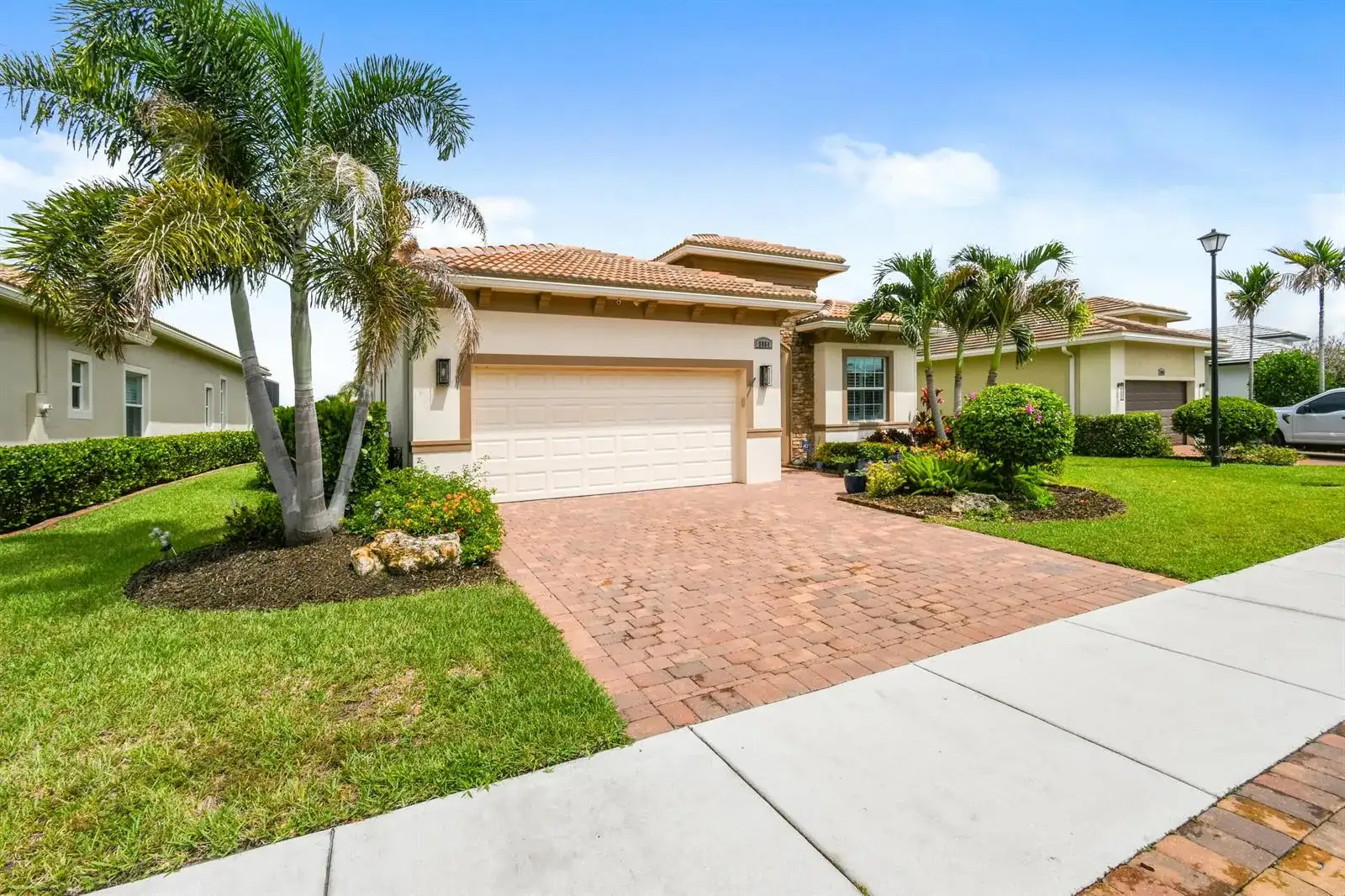 8864 SW Montova Way, Port St. Lucie FL 34987 photo 2