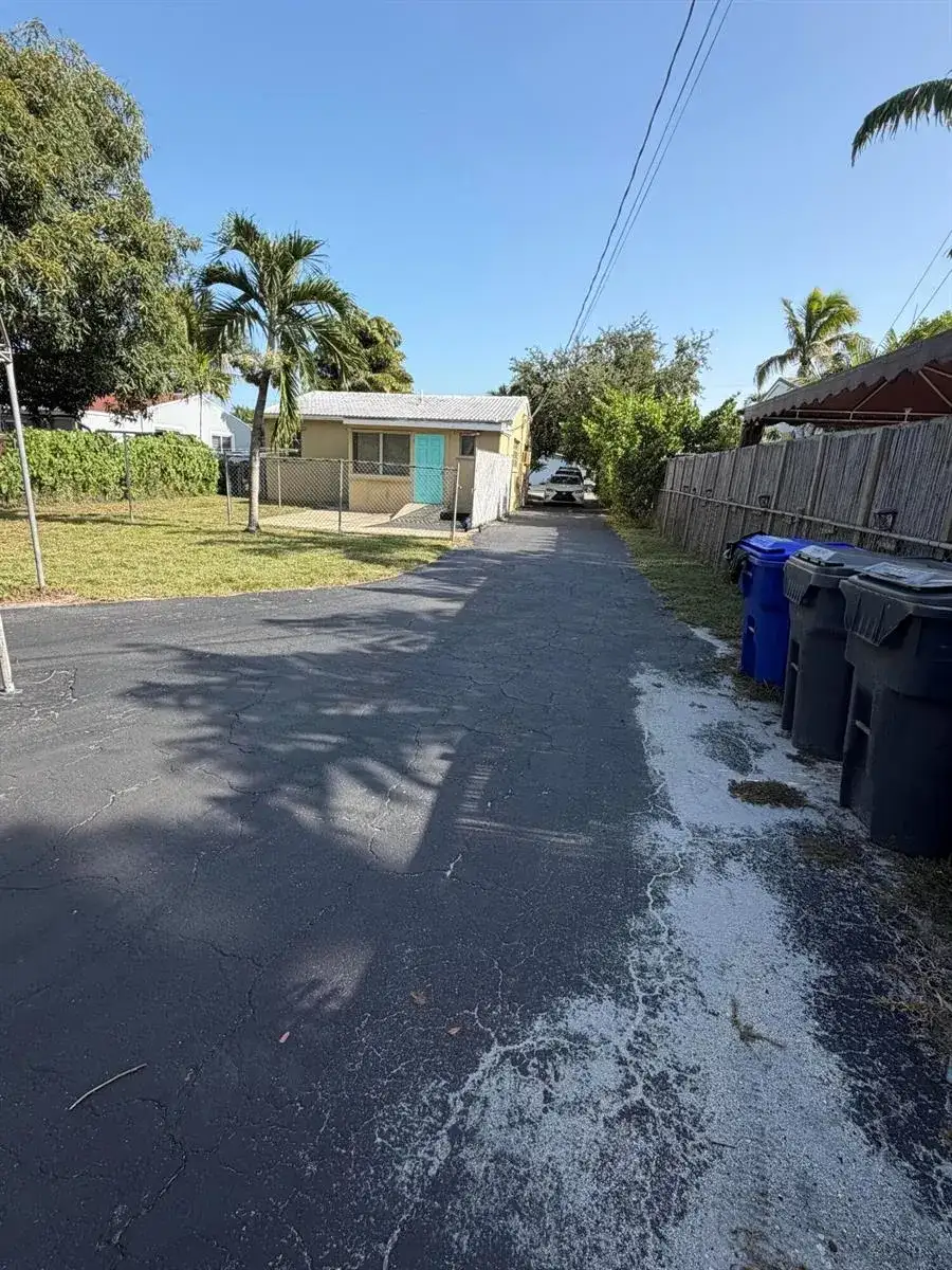 2647 PIERCE Street, Hollywood FL 33020 photo 2