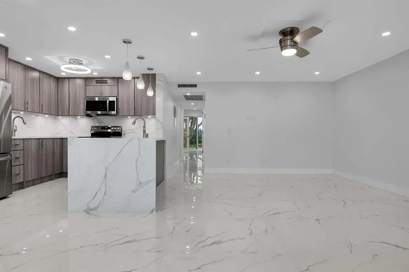 108 E Richmond A, Deerfield Beach FL 33442 photo 2