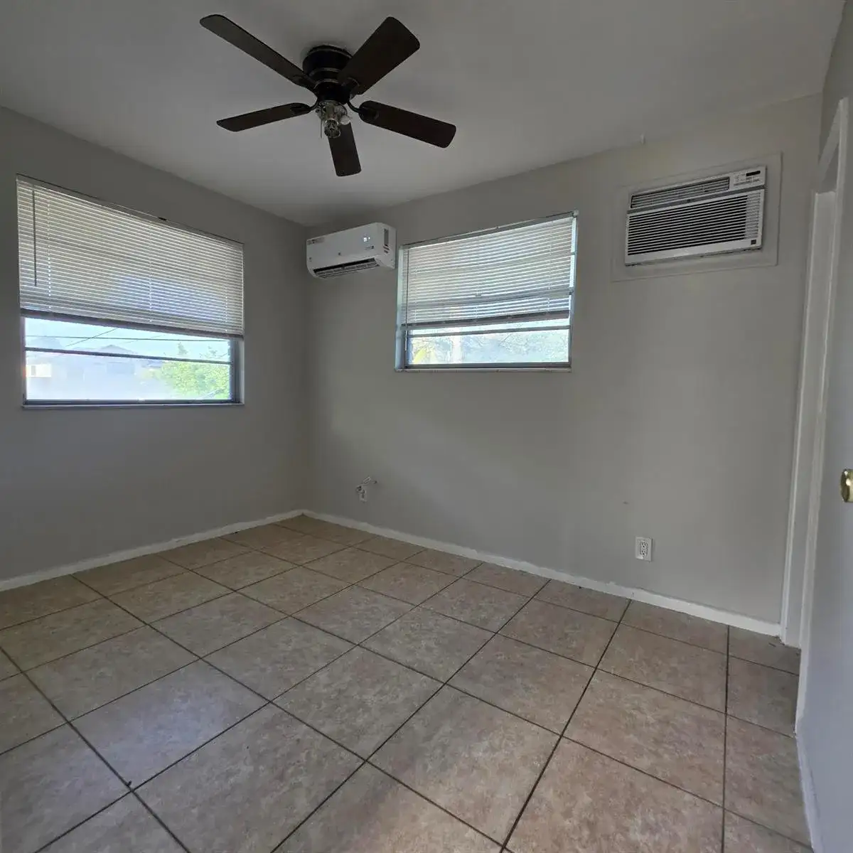 1826 Sherman Street APT 16, Hollywood FL 33020 photo 2