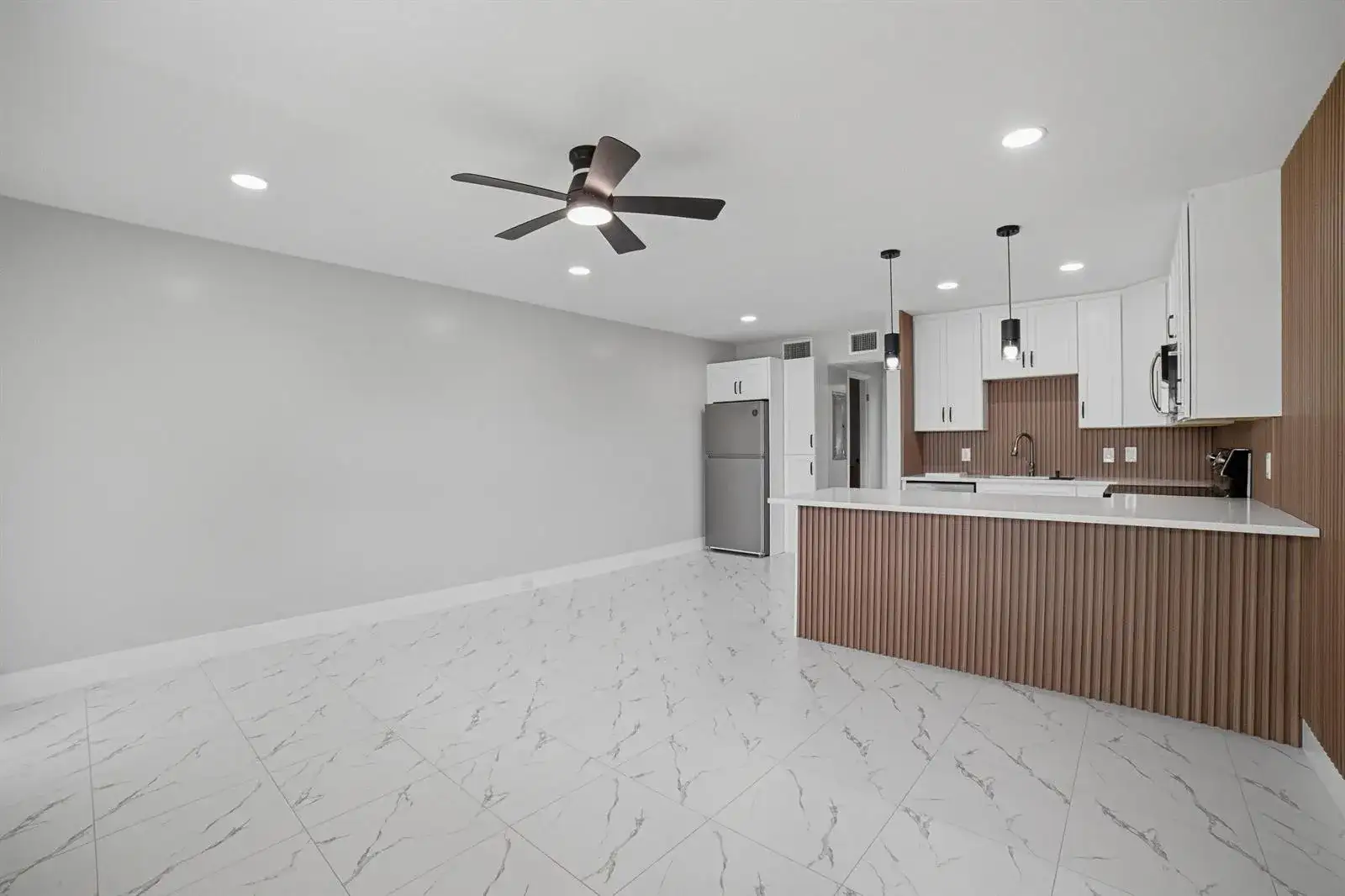 350 Farnham Q # 350, Deerfield Beach FL 33442 photo 2