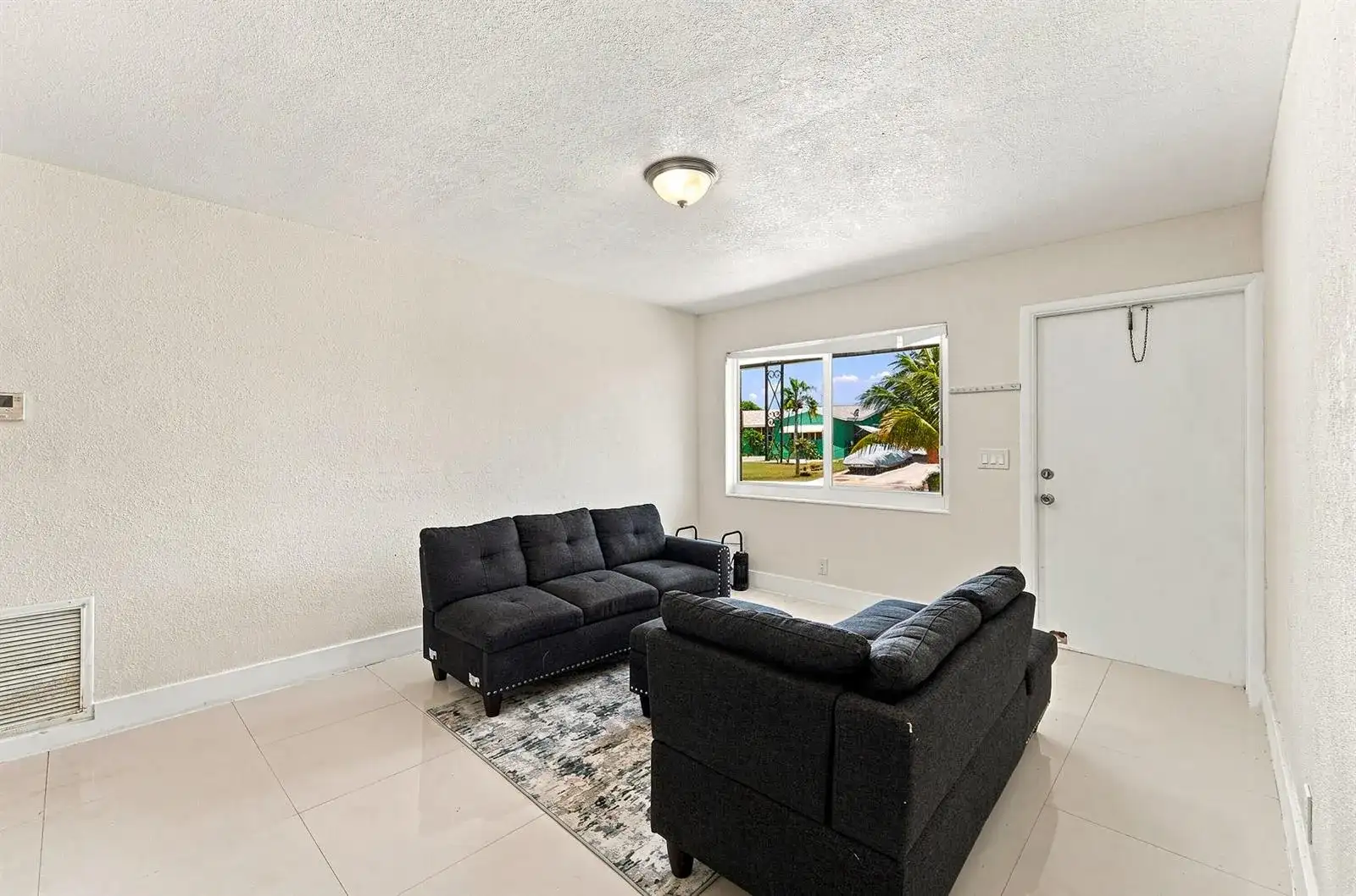 1010 Pinetree Drive, Lantana FL 33462 photo 2