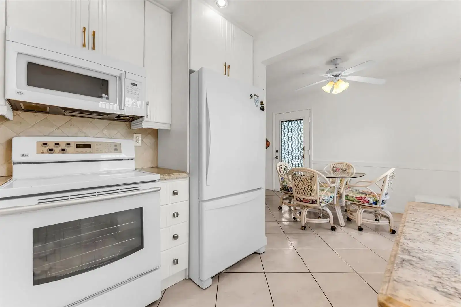 572 Flanders L # 572, Delray Beach FL 33484 photo 4