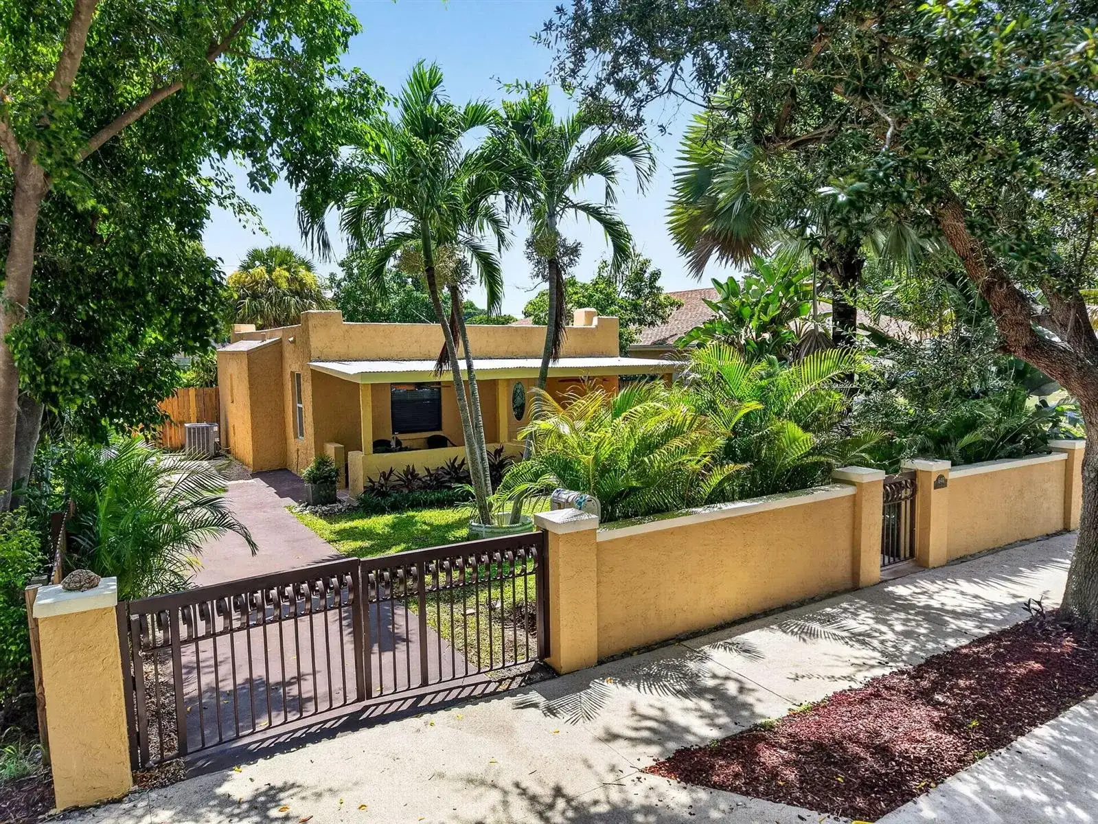 640 34TH Street, West Palm Beach FL 33407 photo 2
