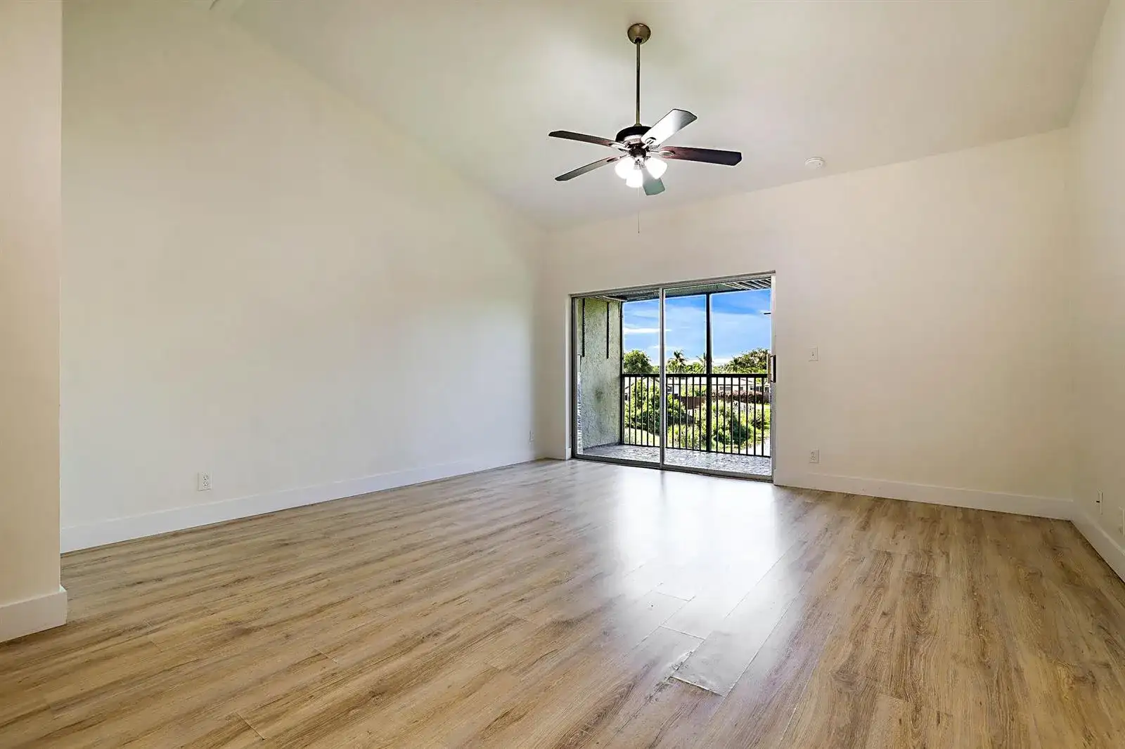 719 GARDENS Drive # 206, Pompano Beach FL 33069 photo 4
