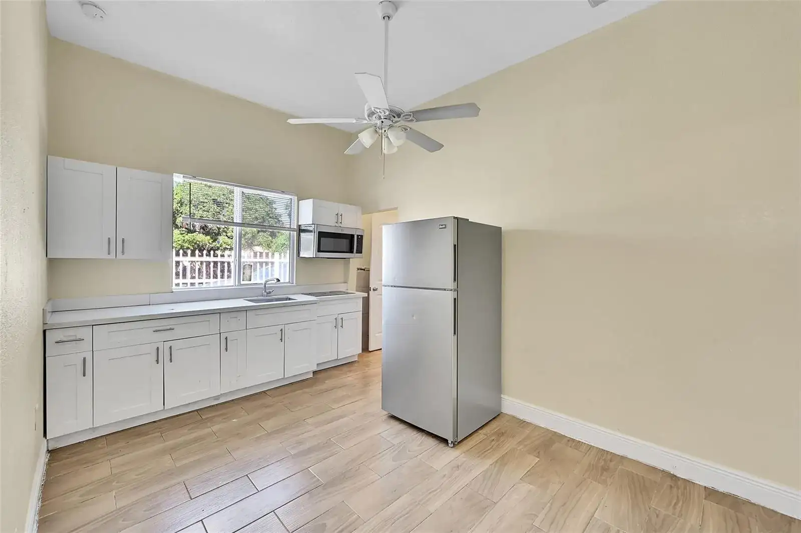 526 NW 15TH Way, Fort Lauderdale FL 33311 photo 4