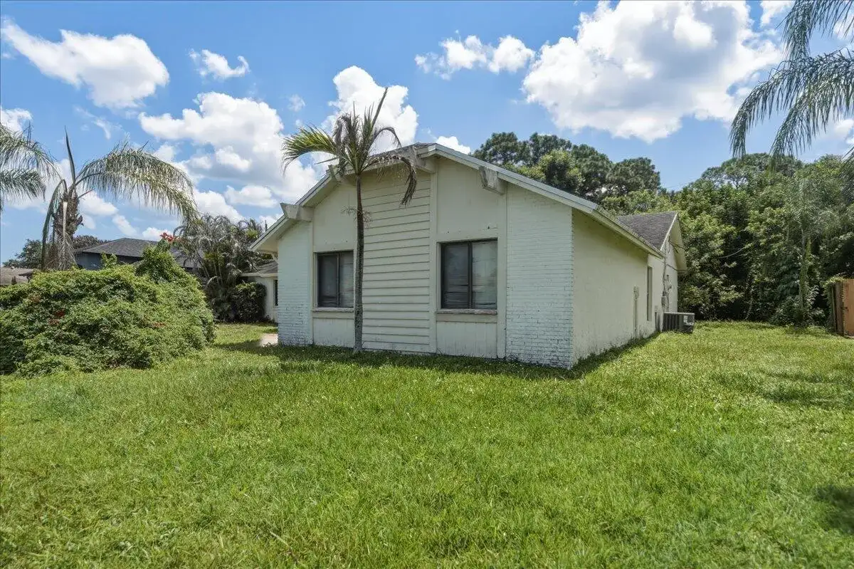 1646 SE HOLIDAY Road, Port St. Lucie FL 34952 photo 4