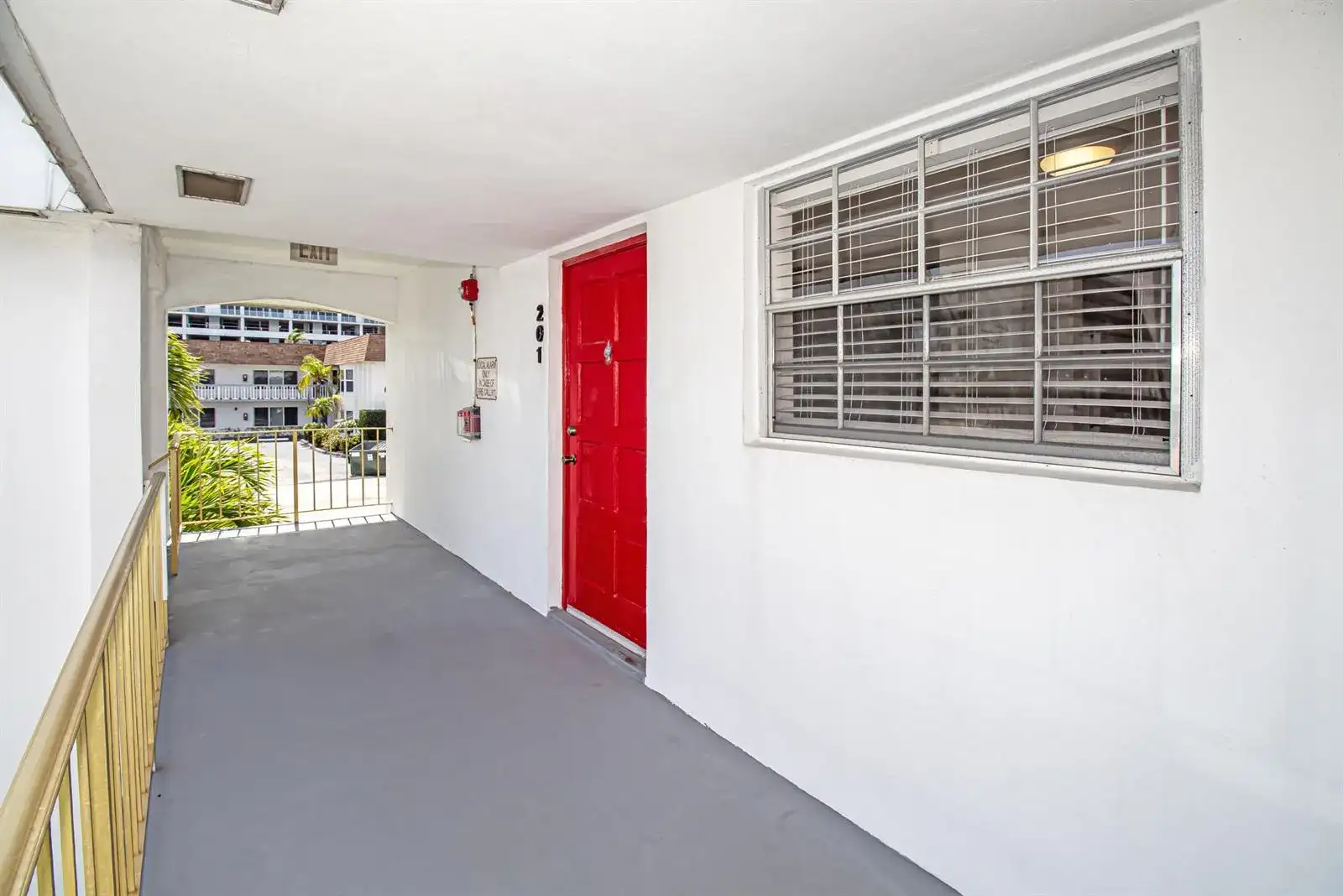 402 Lake Shore Drive, West Palm Beach FL 33403 photo 2