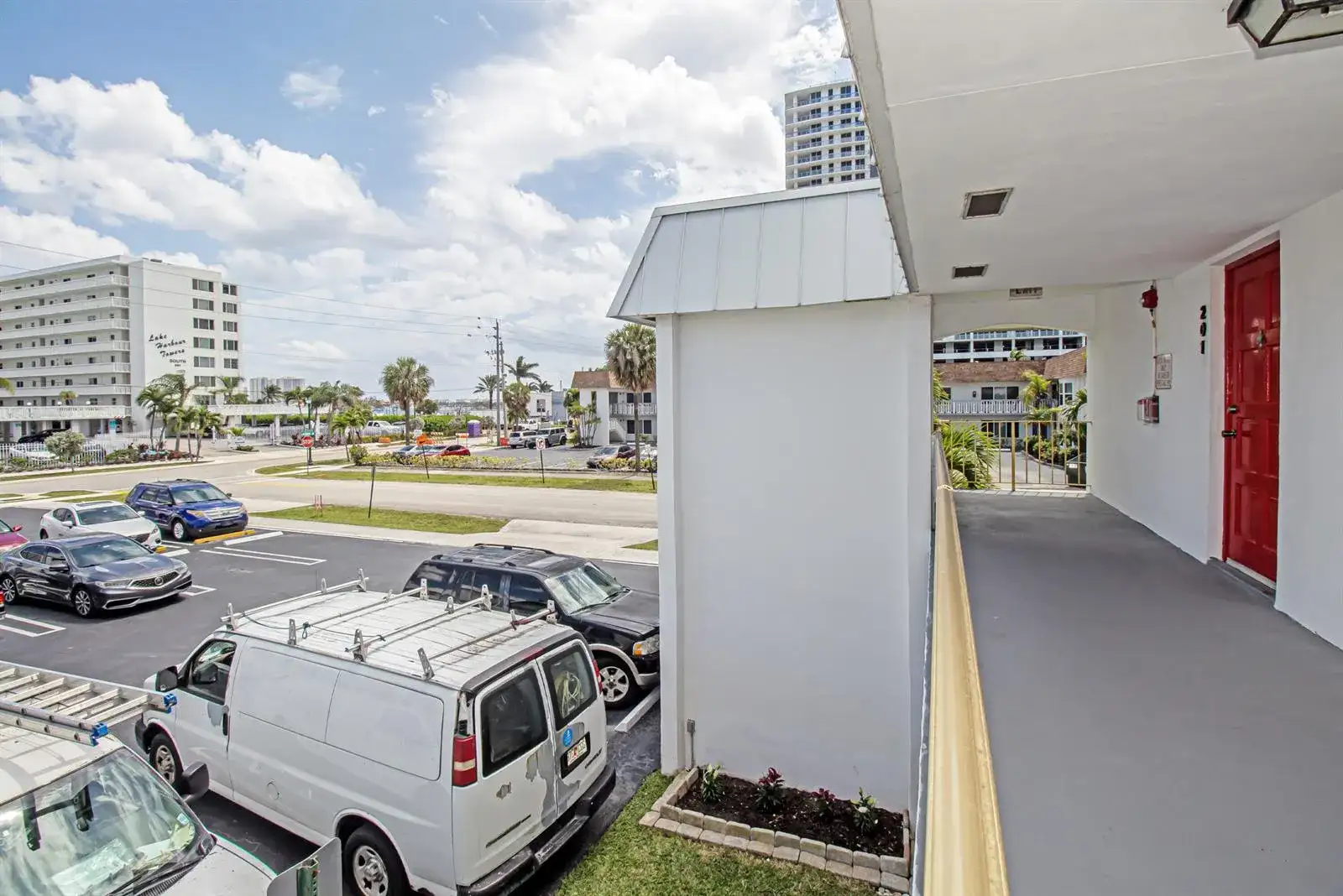 402 Lake Shore Drive, West Palm Beach FL 33403 photo 3