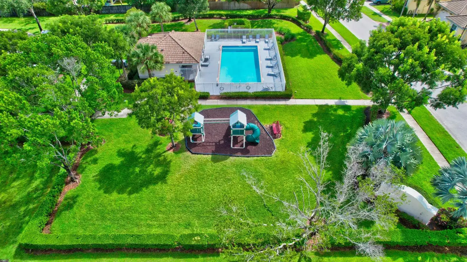 9650 Lago Drive, Boynton Beach FL 33472 photo 4