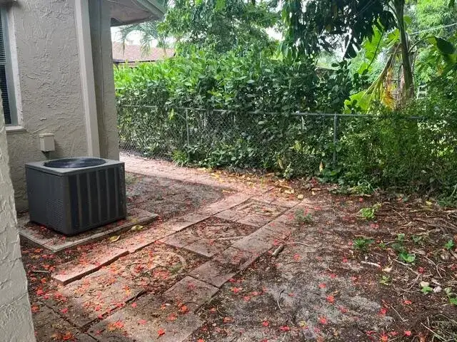 424 Jennings Avenue, FL 33463 photo 5