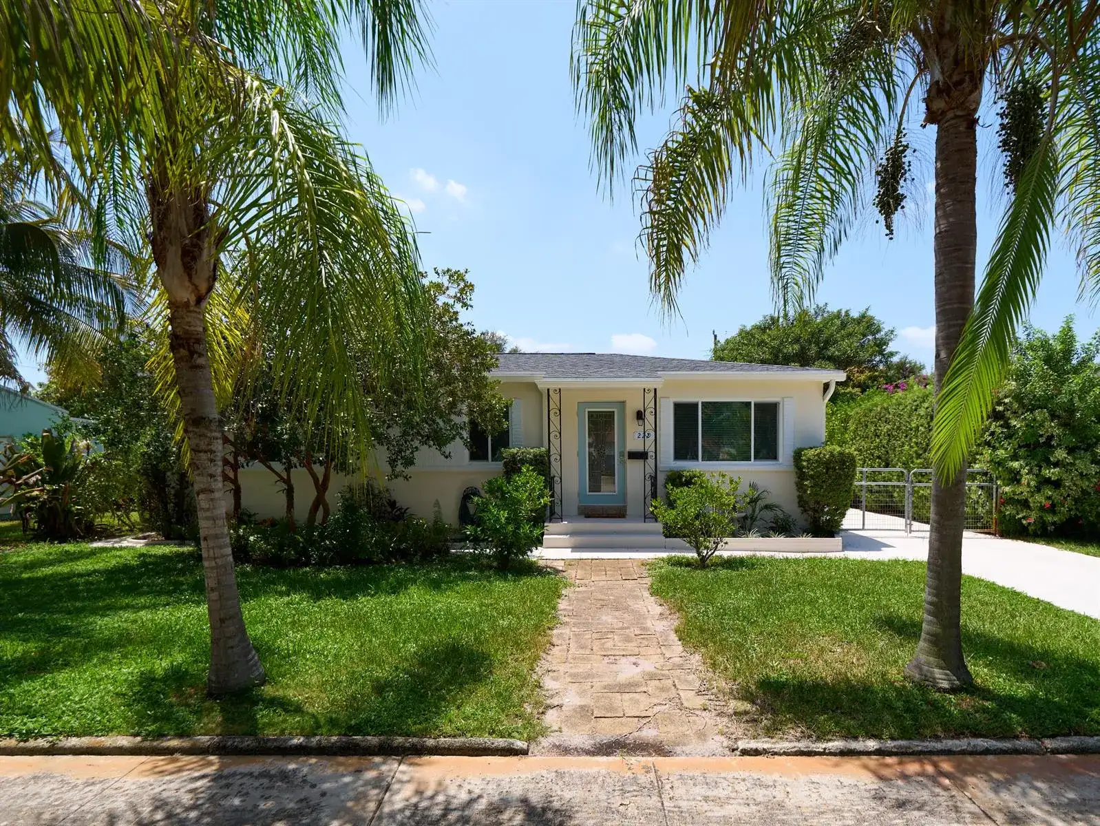 222 Bayberry Drive, Lake Park FL 33403 photo 4