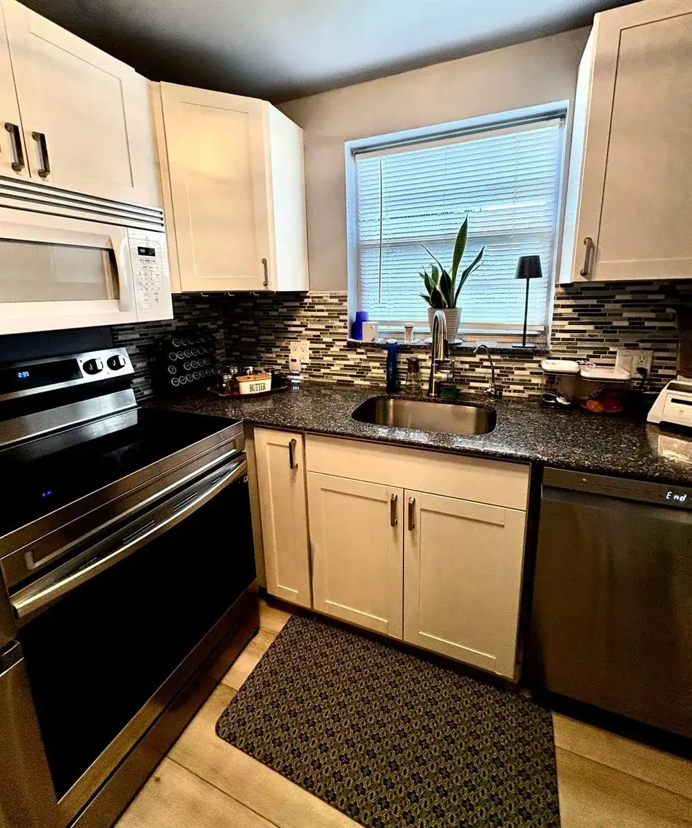140 WINDSOR G, West Palm Beach FL 33417 photo 3