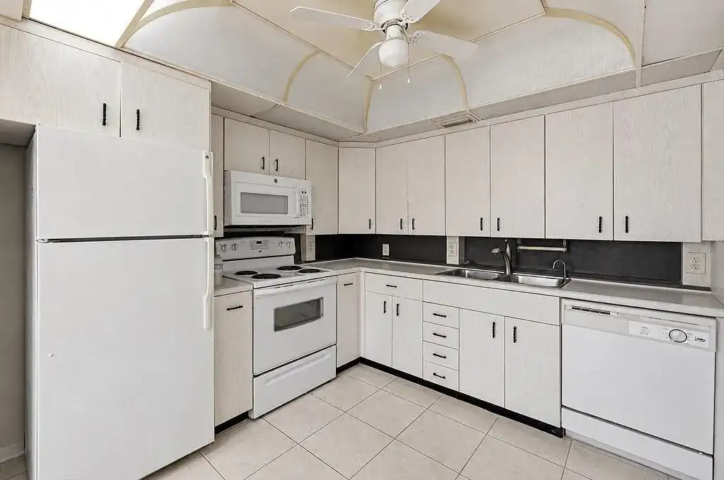 3026 Rexford B, Boca Raton FL 33434 photo 2