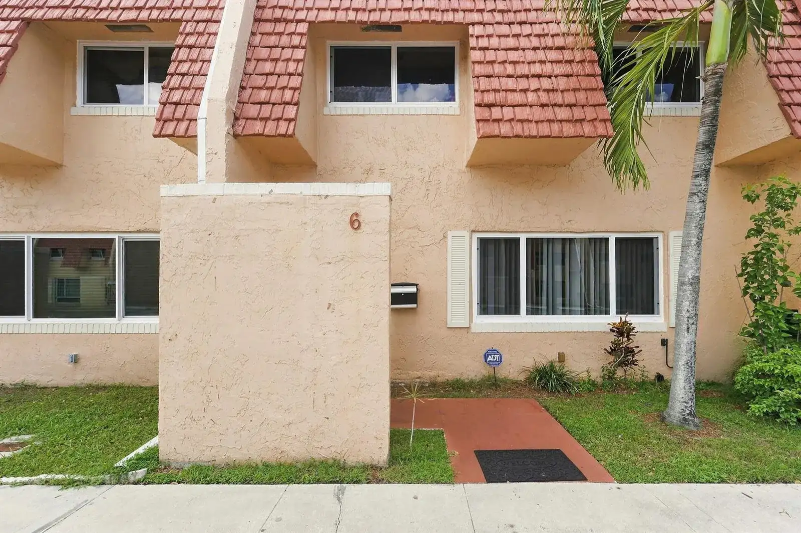6 Spinning Wheel Lane, Tamarac FL 33319 photo 3