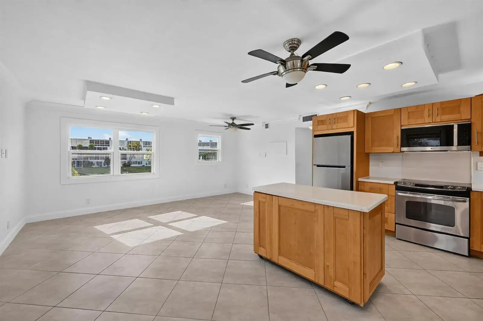 2044 Durham B, Deerfield Beach FL 33442 photo 2