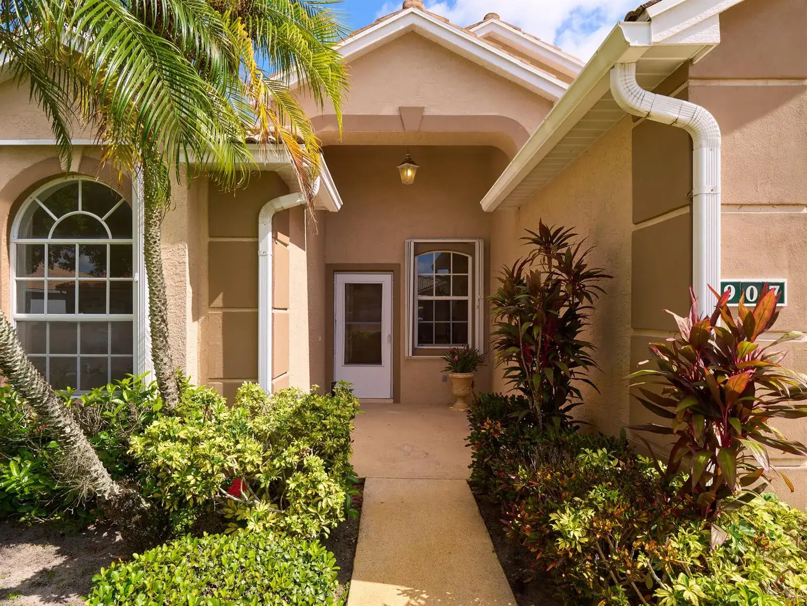 907 NW Sarria Court, Port St. Lucie FL 34986 photo 3