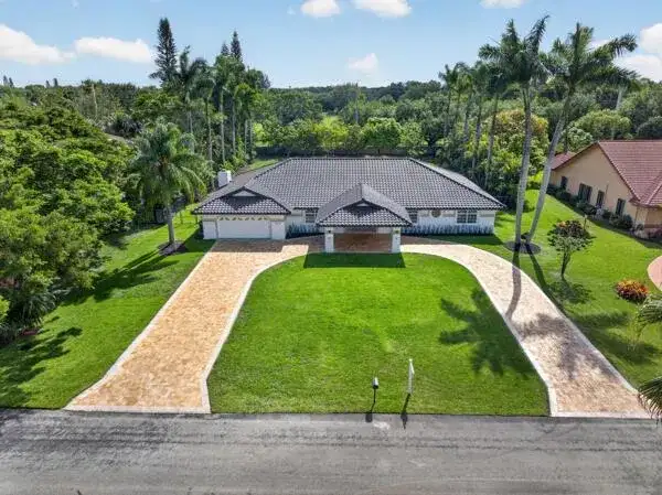 5510 W CASTLEGATE Avenue, Davie FL 33331 photo 2