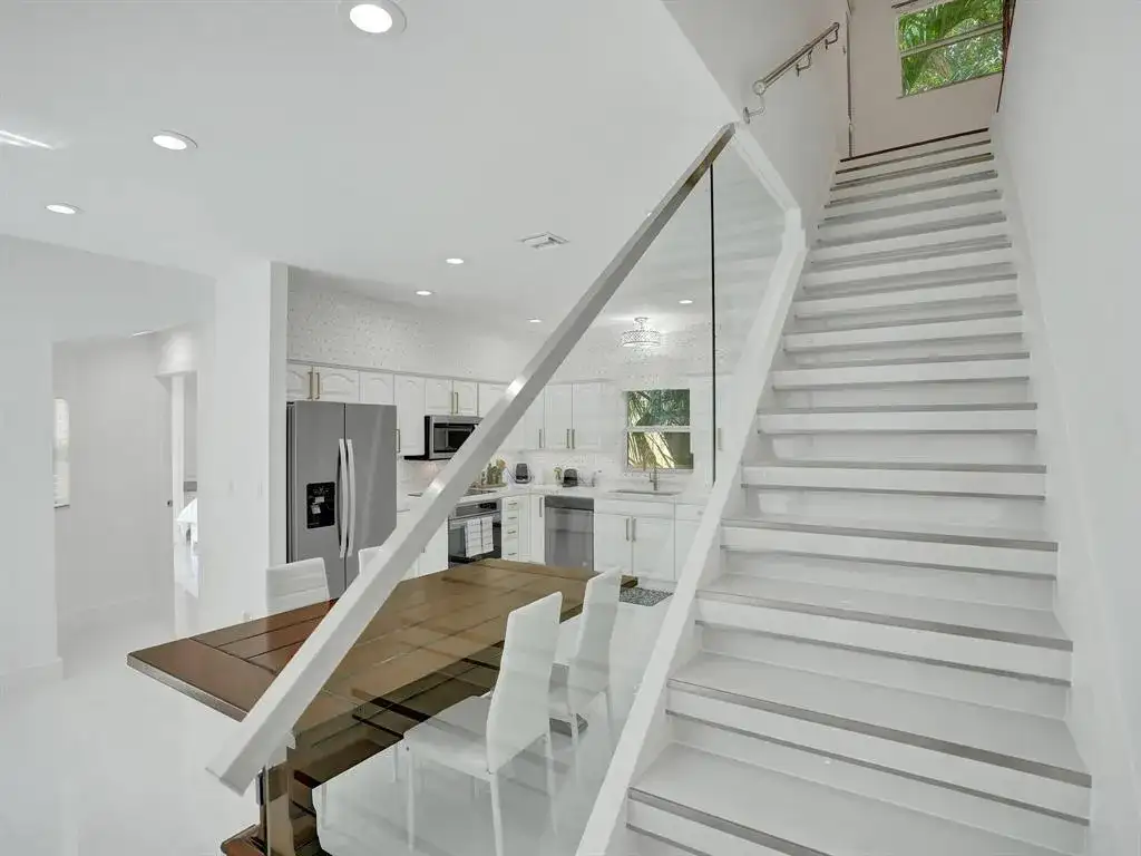 833 SW 17th Street, Fort Lauderdale FL 33315 photo 2