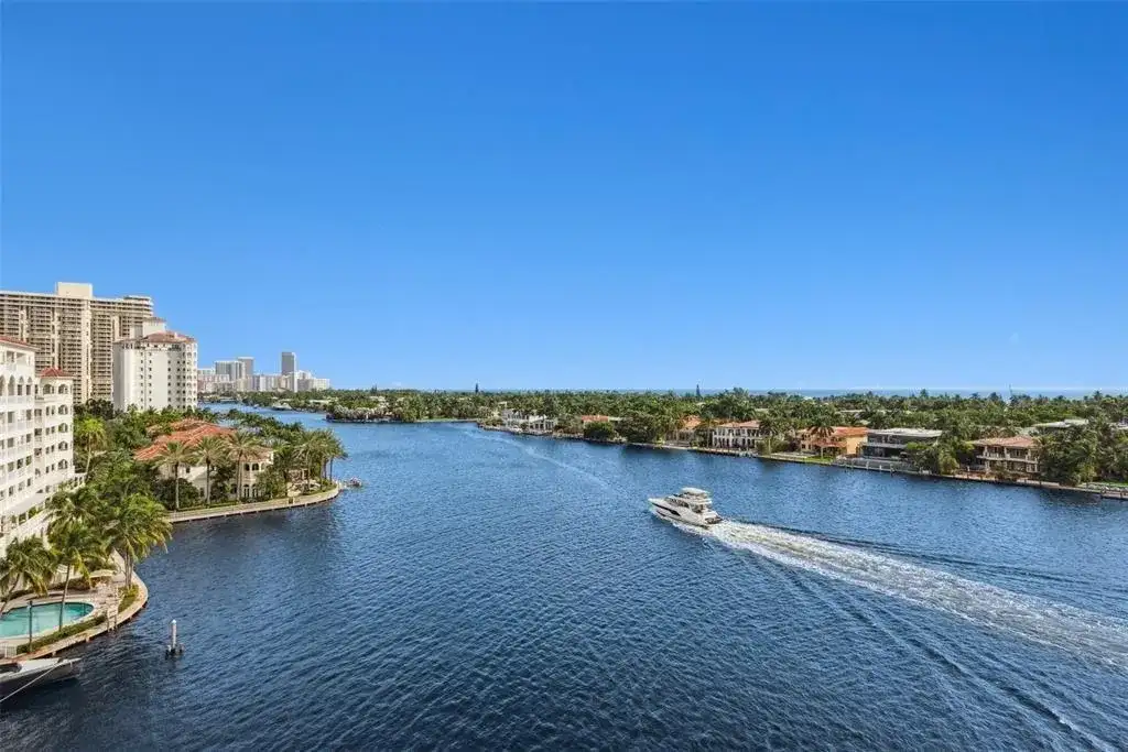 19707 Turnberry Way # 9J, Aventura FL 33180 photo 2