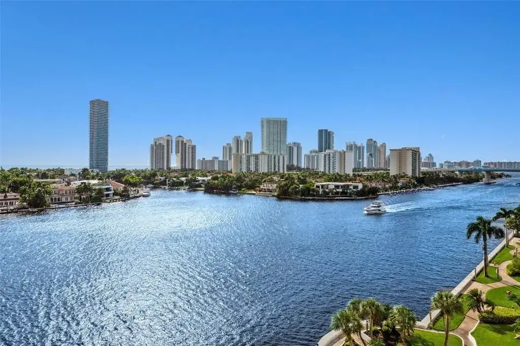 19707 Turnberry Way # 9J, Aventura FL 33180 photo 3