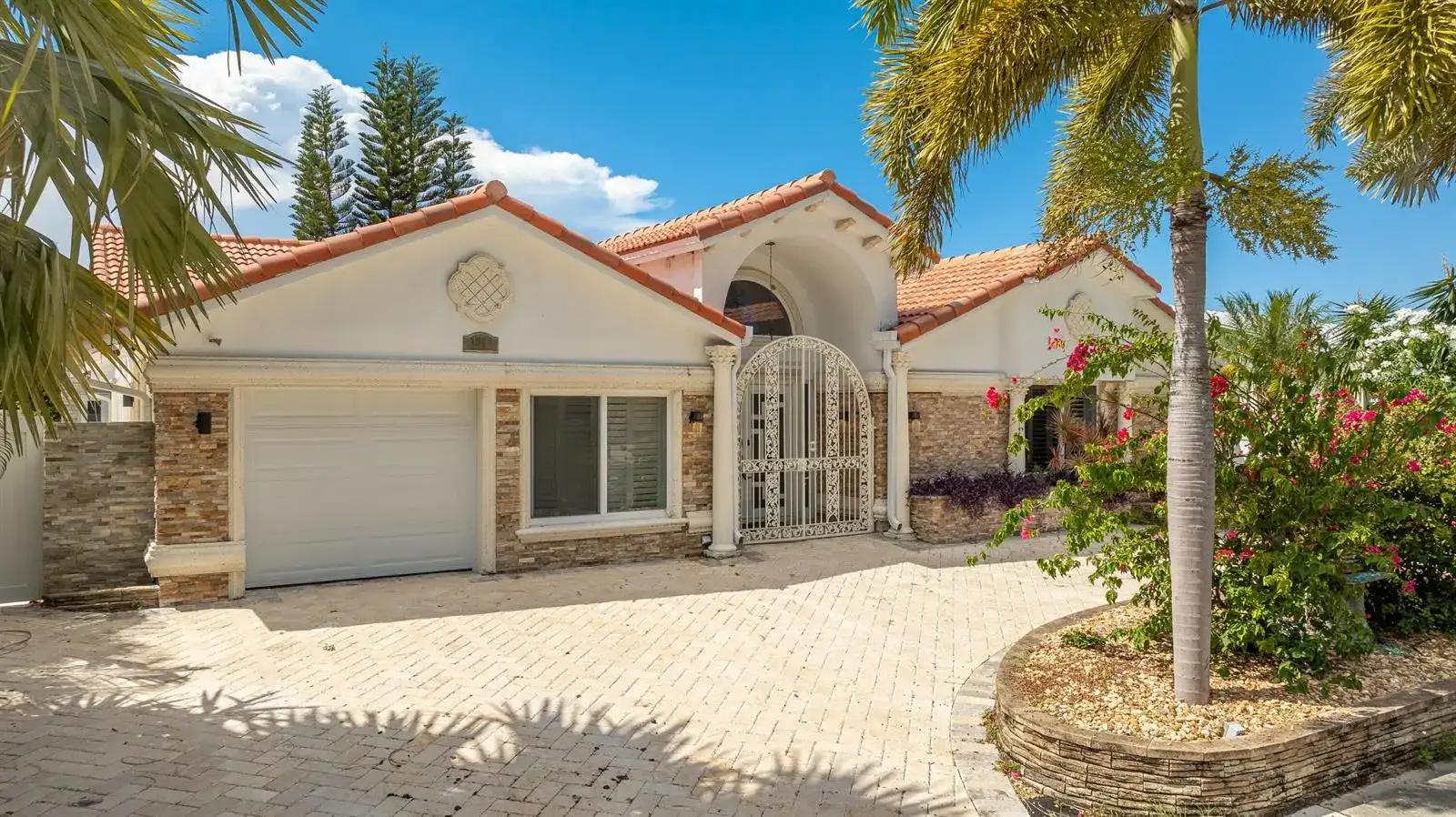 2557 SW 14TH Court, Deerfield Beach FL 33442 photo 4