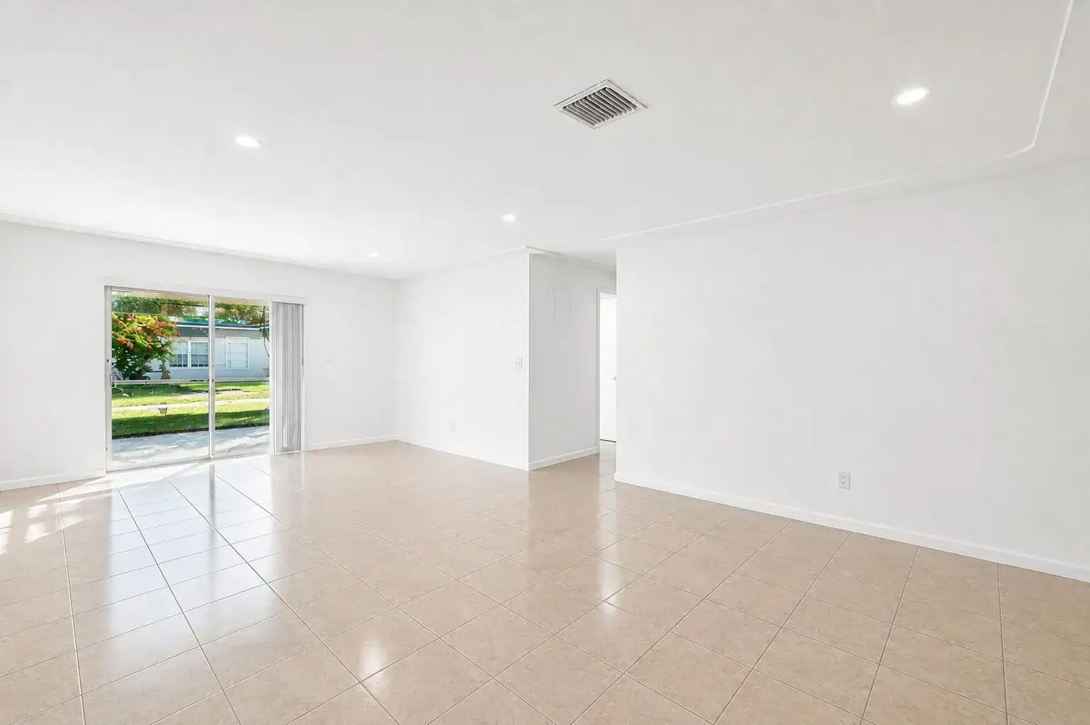 330 W 22ND Court, Riviera Beach FL 33404 photo 2