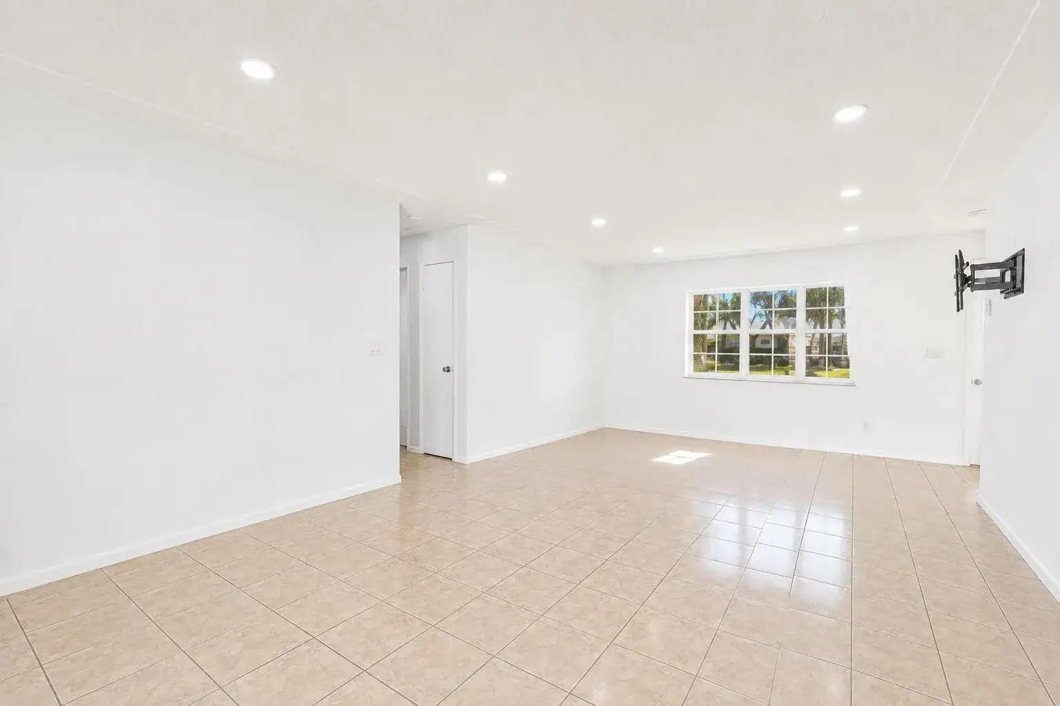 330 W 22ND Court, Riviera Beach FL 33404 photo 4