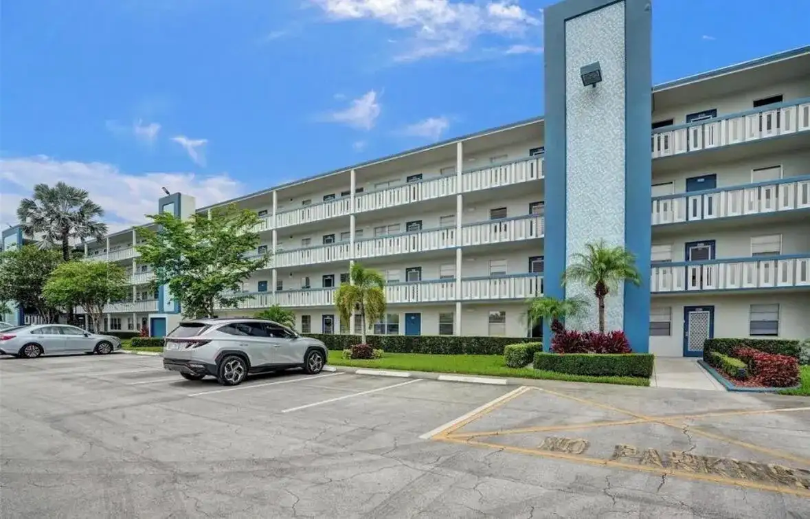 3004 Lincoln A, Boca Raton FL 33434 photo 2