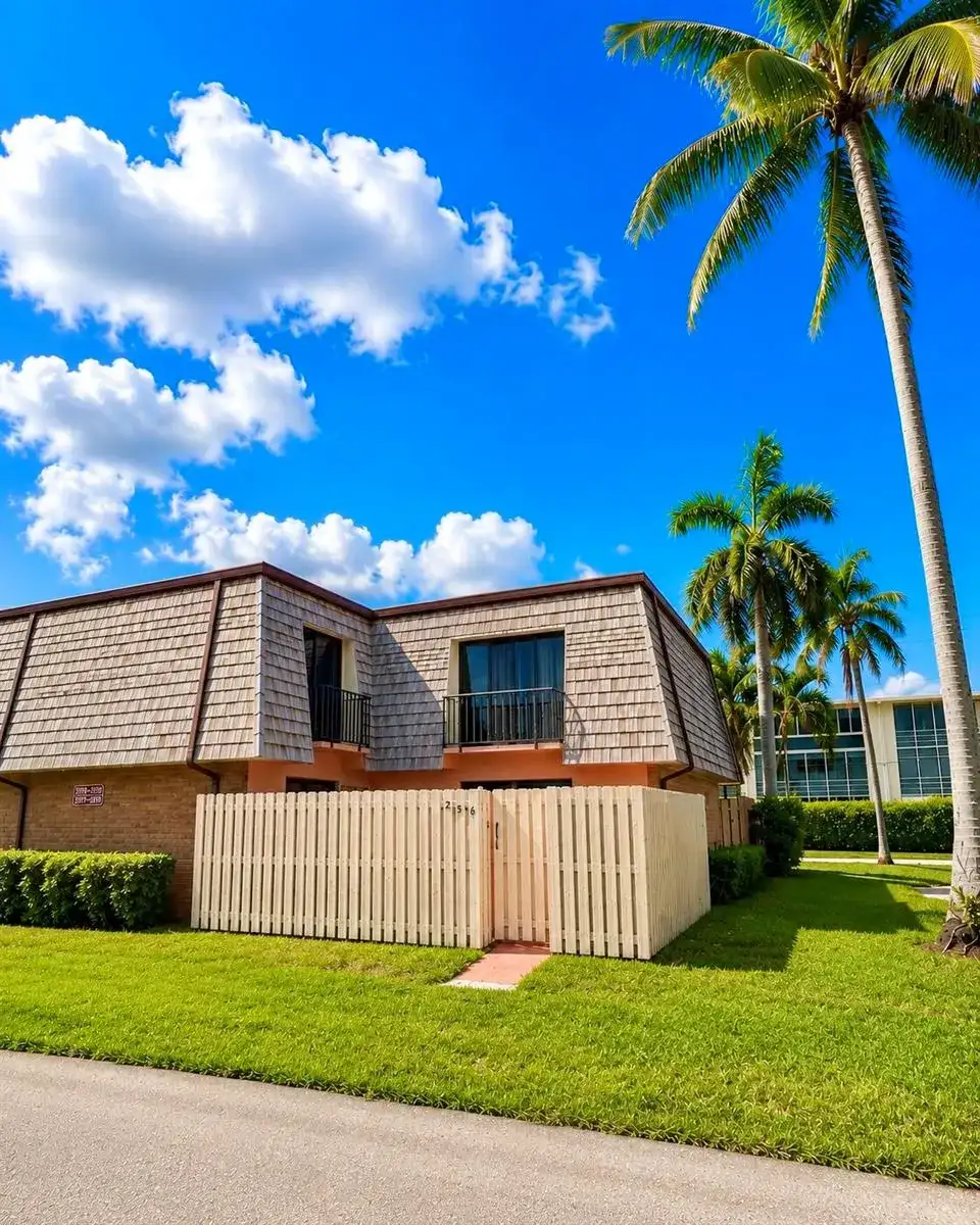 256 Lake Arbor Drive, Palm Springs FL 33461 photo 2