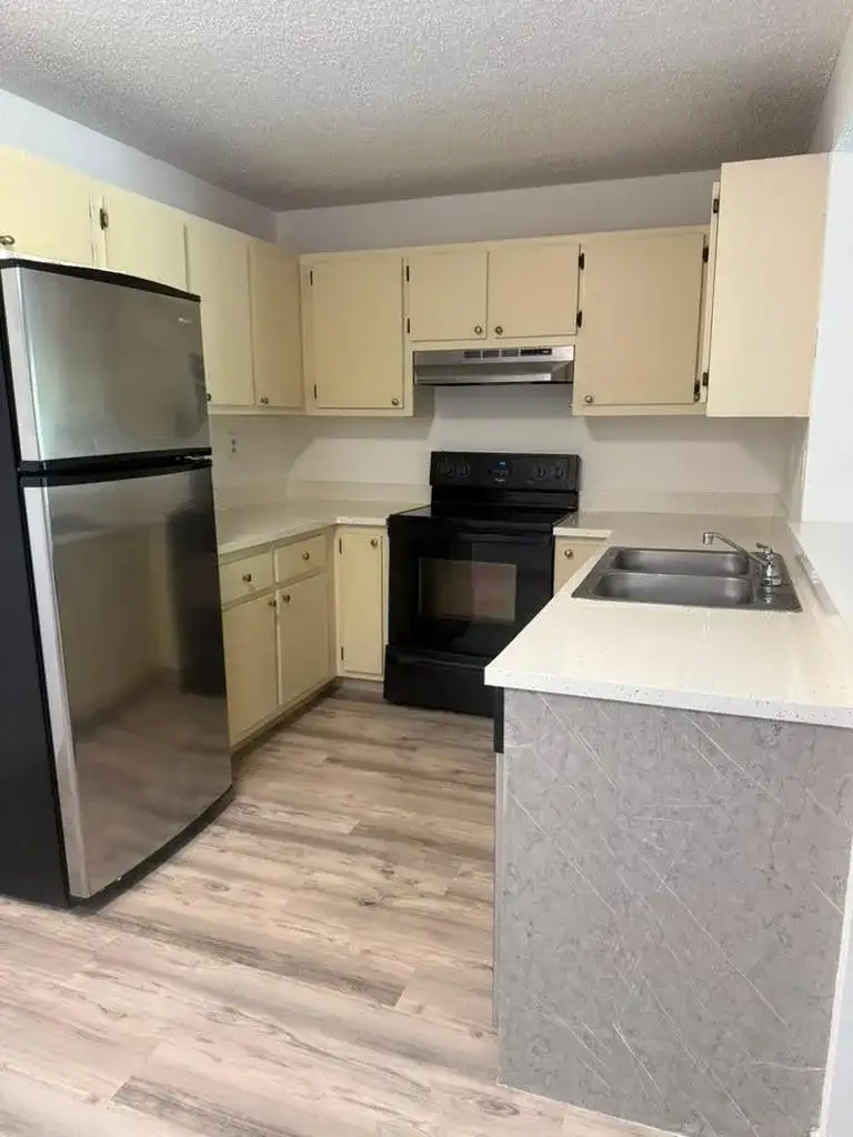 300 PALM Circle W # 204, Pembroke Pines FL 33025 photo 2