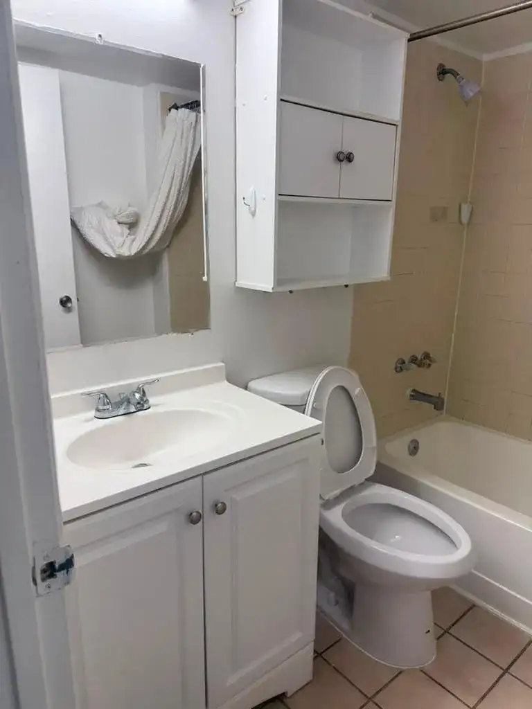 300 PALM Circle W # 204, Pembroke Pines FL 33025 photo 3