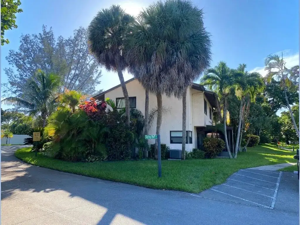 3400 Spring Bluff Place, Lauderhill FL 33319 photo 2