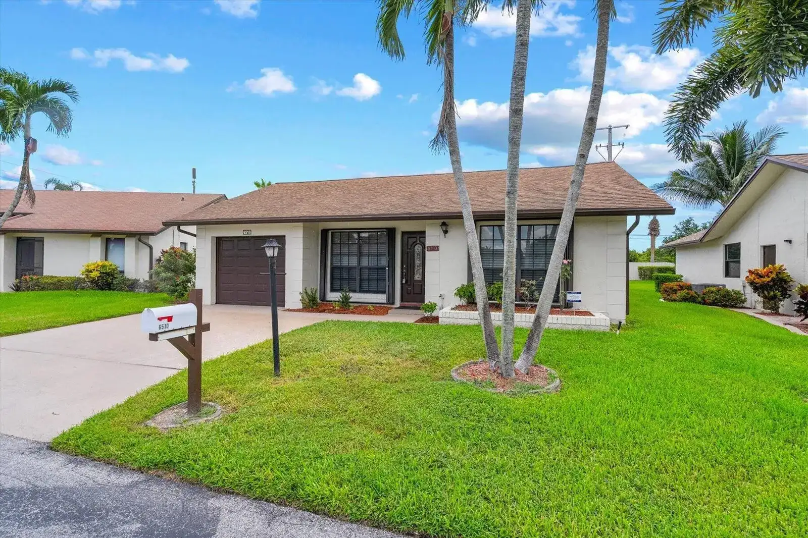 6510 OLIVEWOOD Circle, FL 33463 photo 2