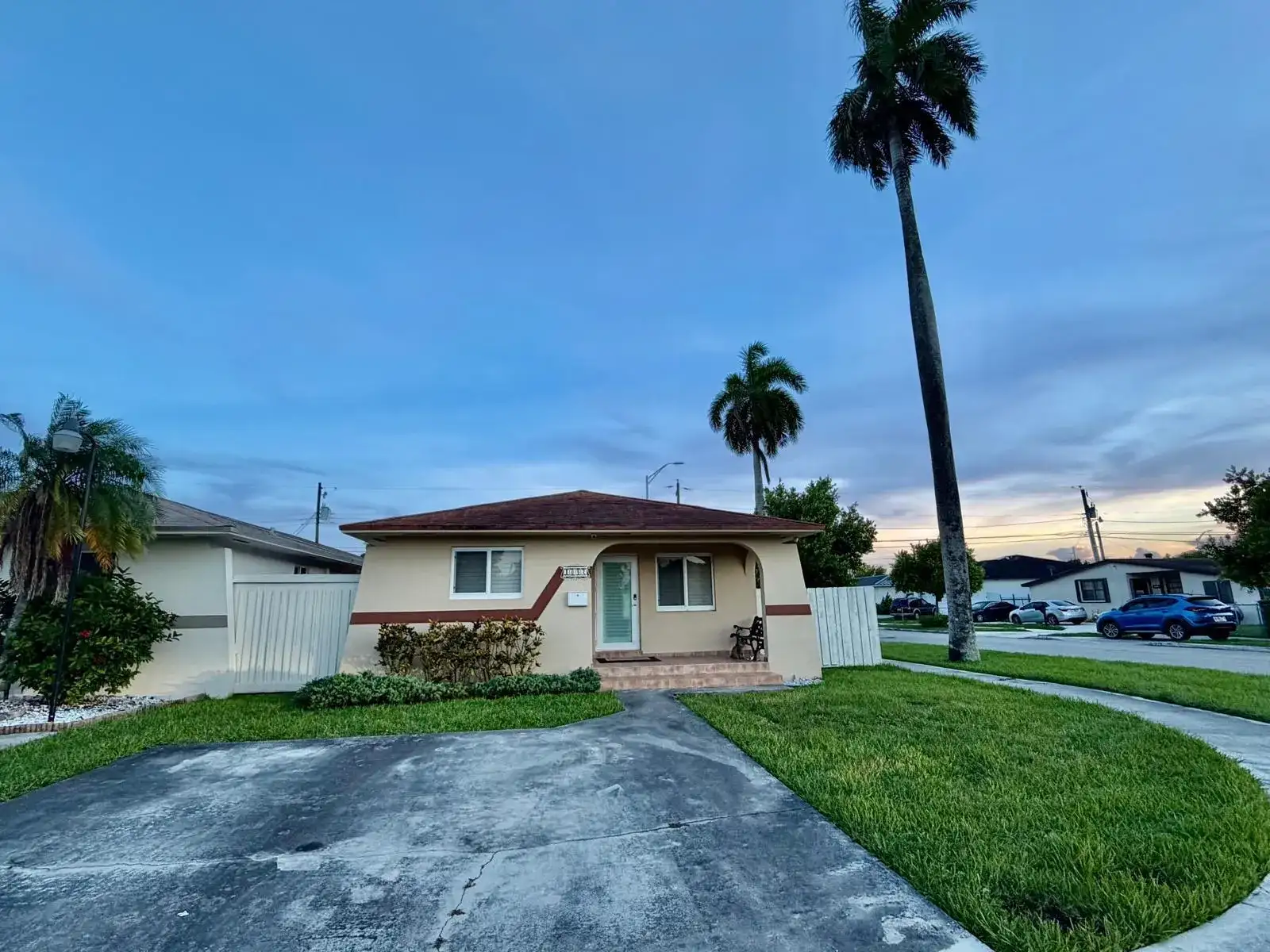 1092 W 32nd Street, Hialeah FL 33012 photo 2