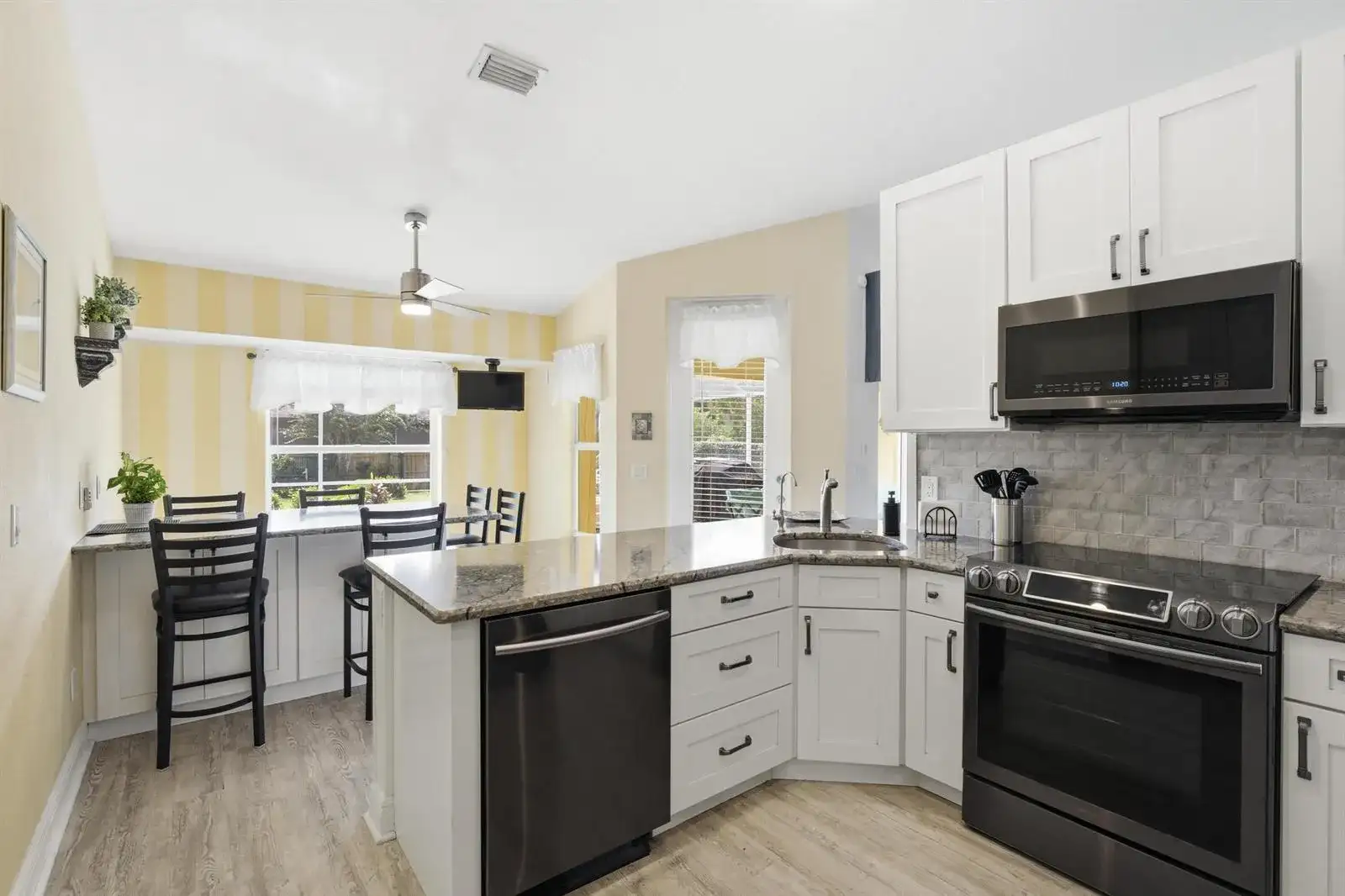 692 SW EWING Avenue, Port St. Lucie FL 34983 photo 5