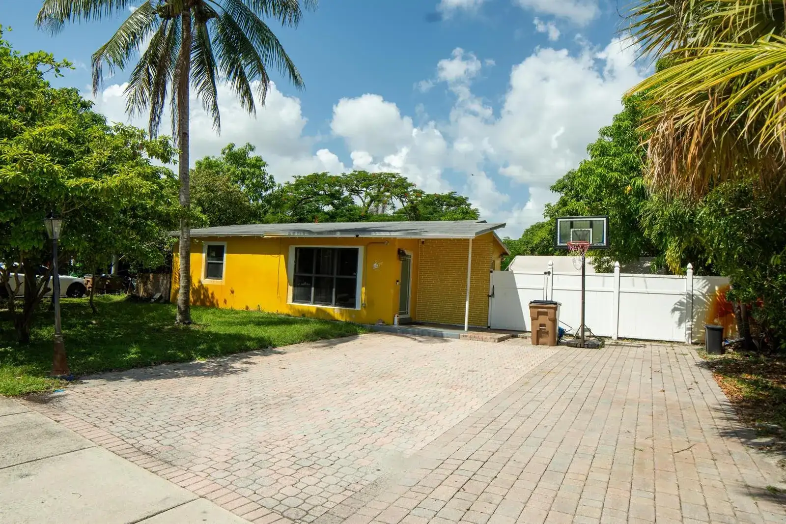4731 NE 2ND, Deerfield Beach FL 33064 photo 2