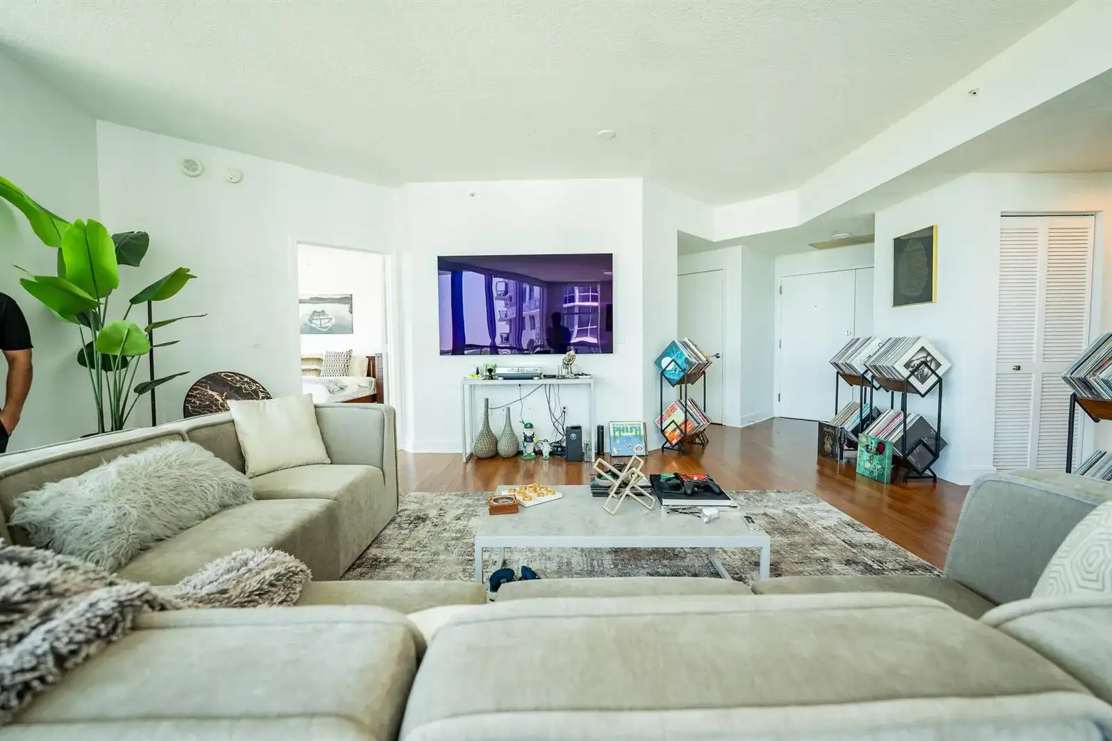 111 SE 8th Avenue, Fort Lauderdale FL 33301 photo 2