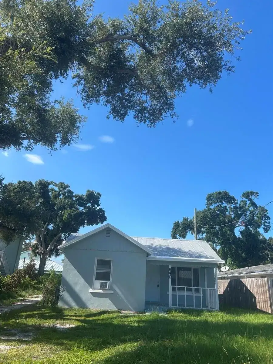 940 19TH Street, Vero Beach FL 32960 photo 2