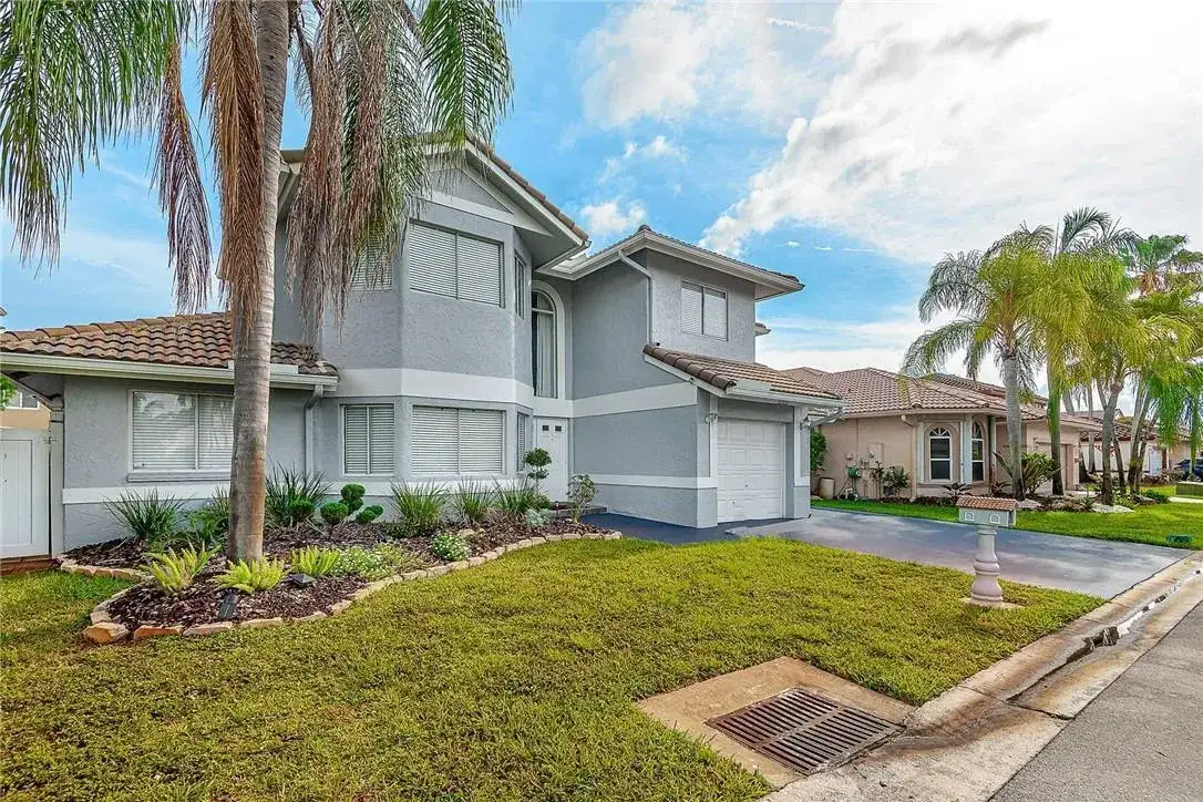 11551 SW 11th Street, Pembroke Pines FL 33025 photo 2
