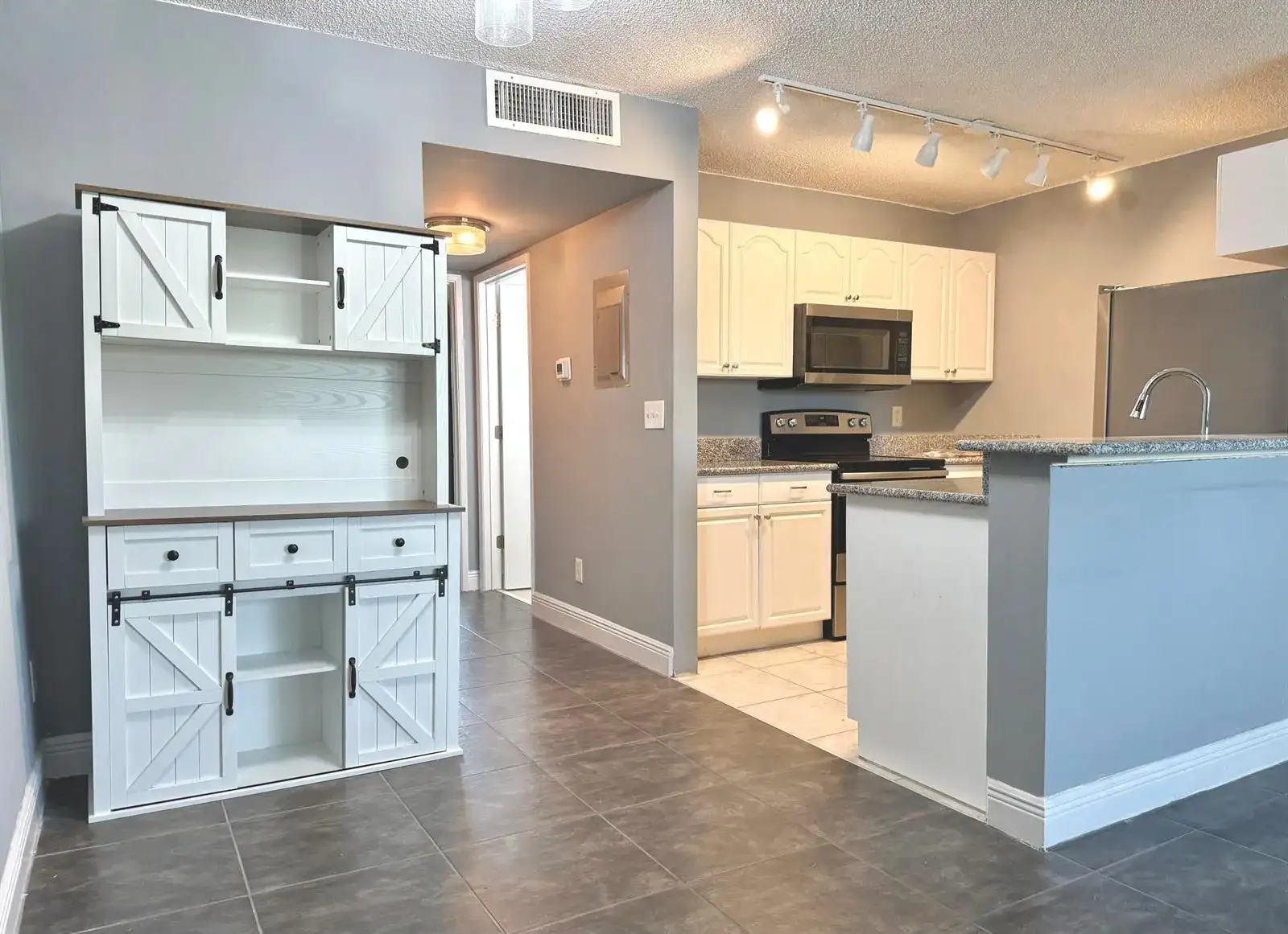 1625 Meadows Circle W, Boynton Beach FL 33436 photo 2
