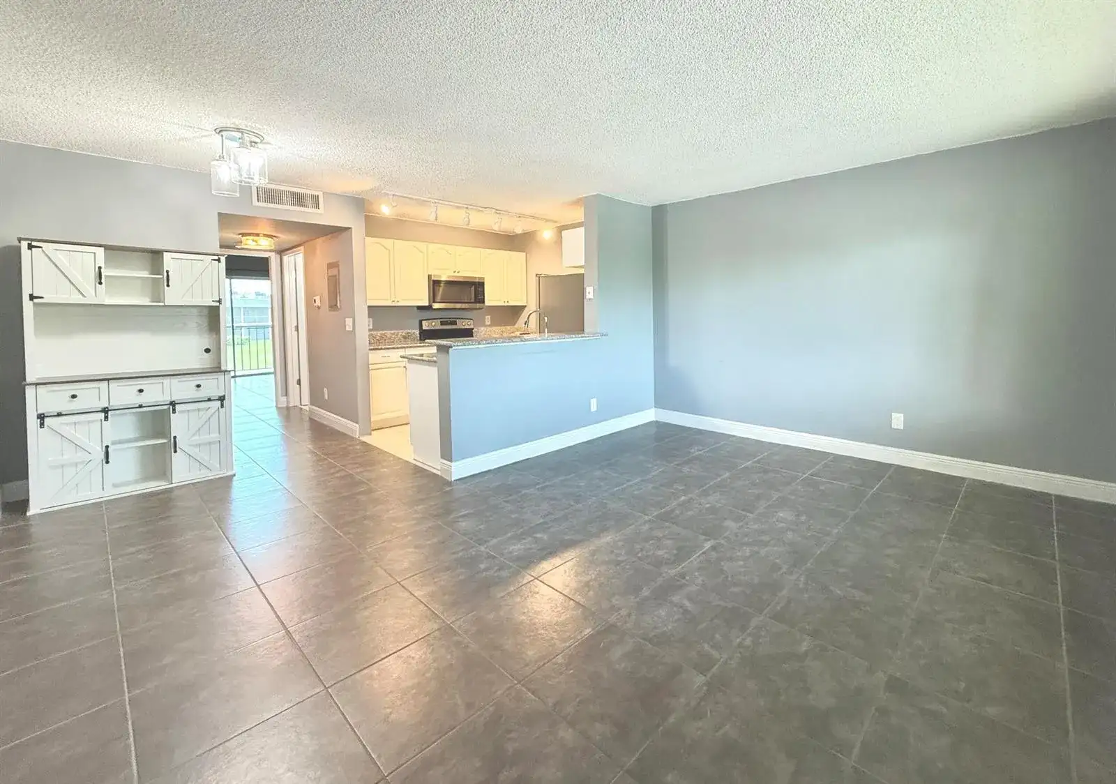 1625 Meadows Circle W, Boynton Beach FL 33436 photo 4