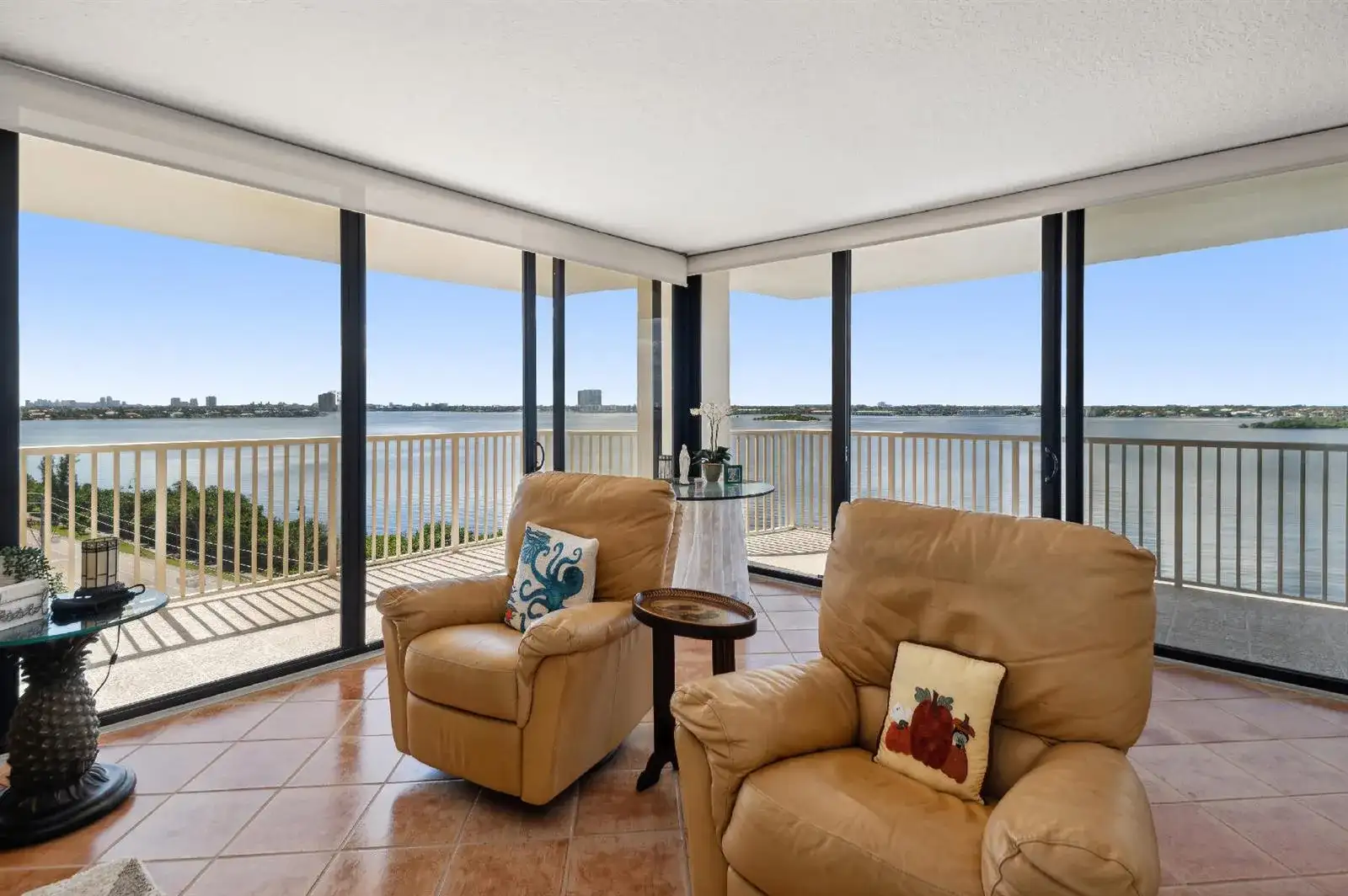 5480 N Ocean Drive, Singer Island FL 33404 photo 2
