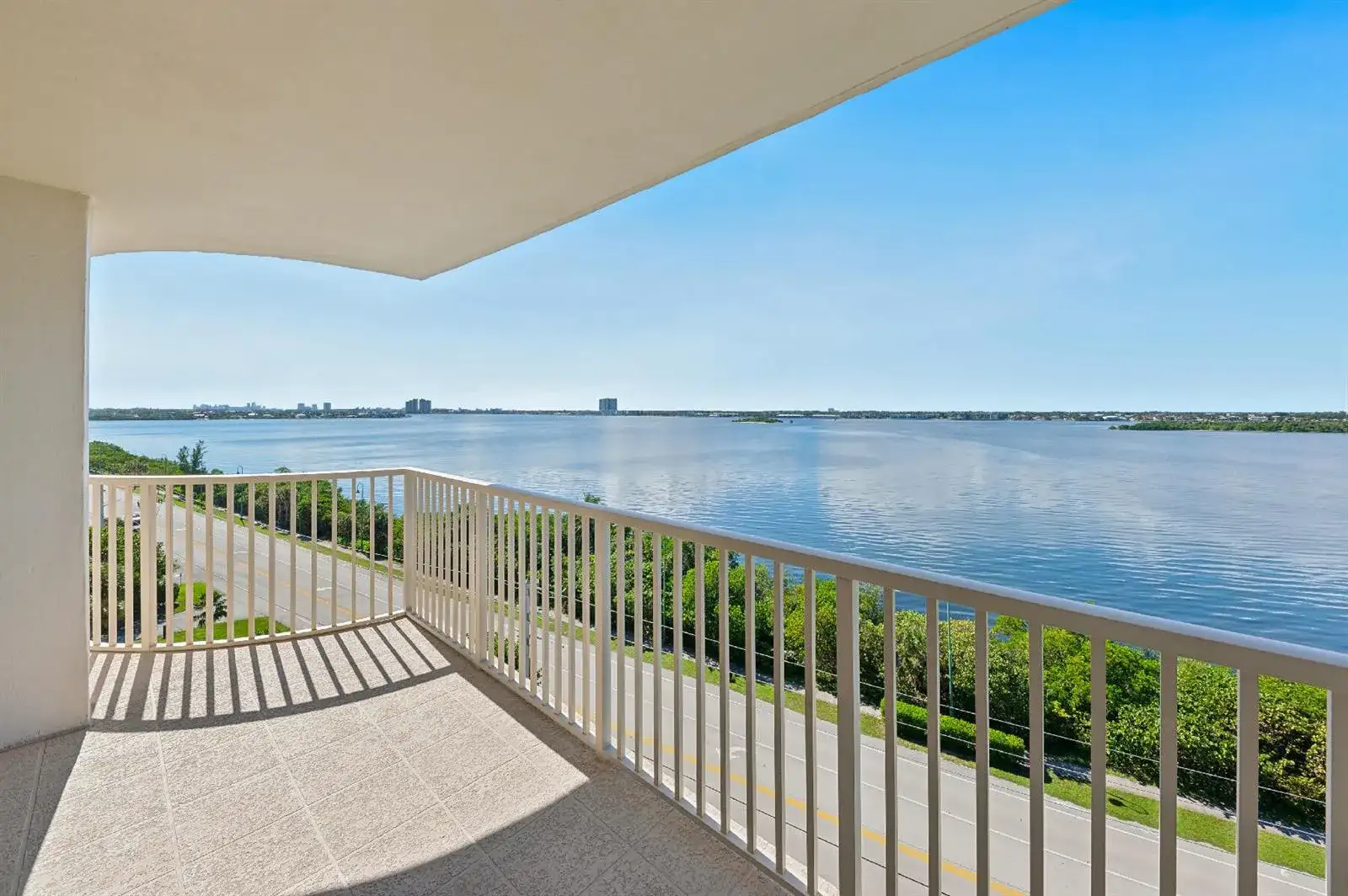 5480 N Ocean Drive, Singer Island FL 33404 photo 3