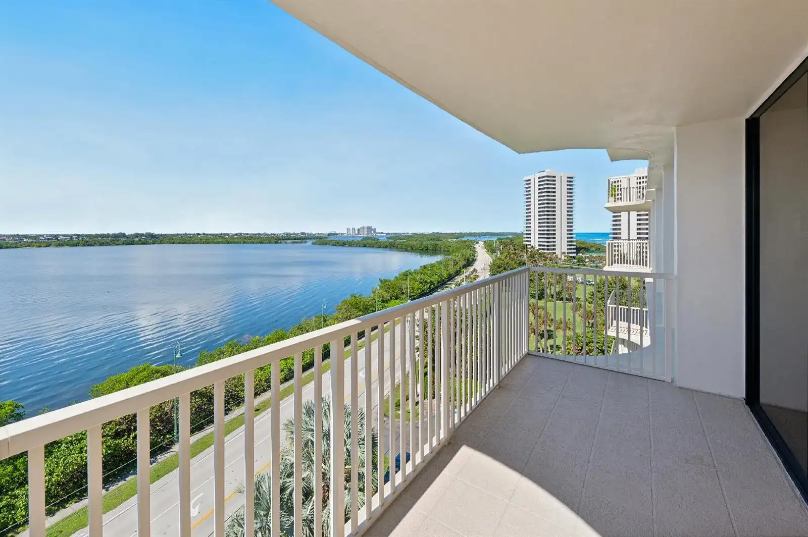 5480 N Ocean Drive, Singer Island FL 33404 photo 4